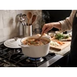 Kép 8/10 -  La Cuisine Cream öntöttvas lábas fedővel 26 cm-es (432043)
